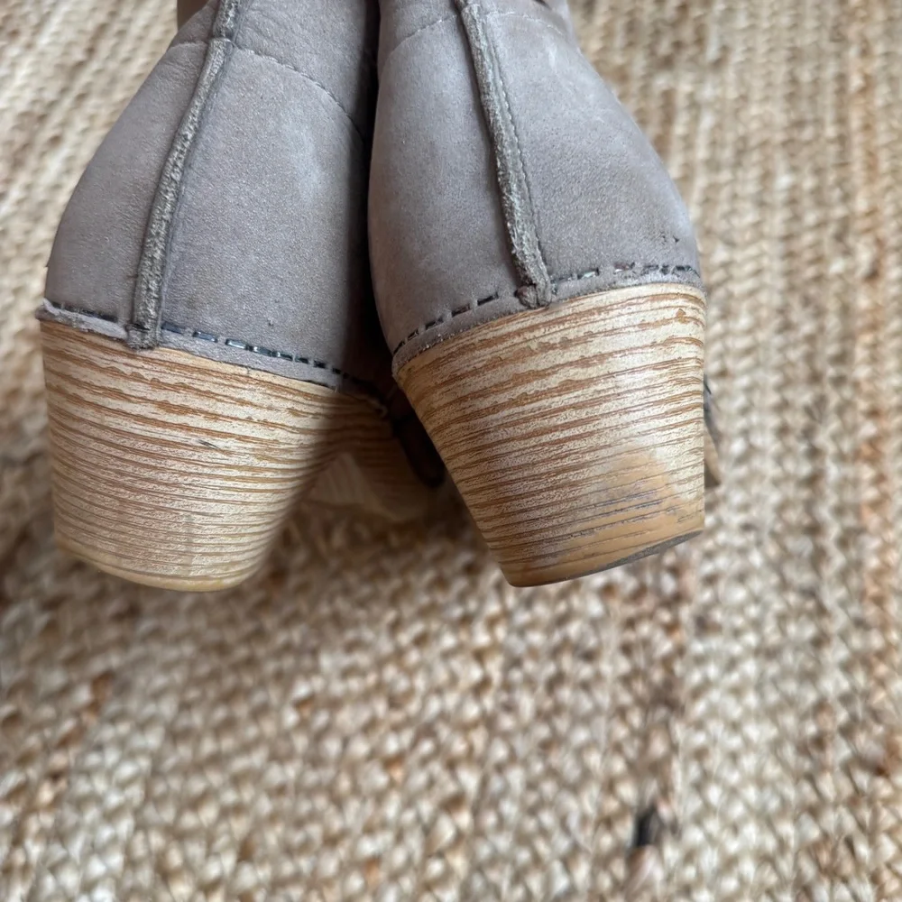 Dansko 41 Light Grey Nubuck Suede Leather Maria Clogs Booties - Picture 6 of 10
